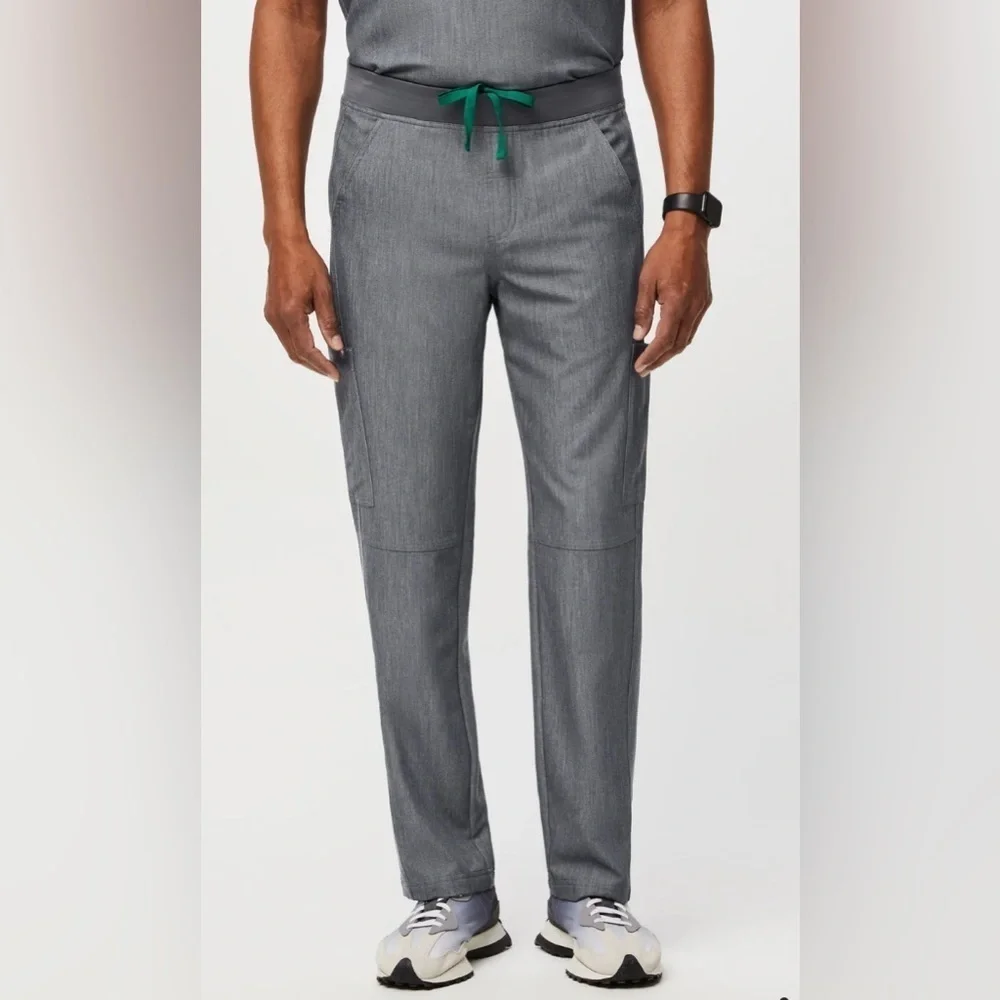 Figs Men’s Axim Cargo Scrub Pants in Graphite Sz M